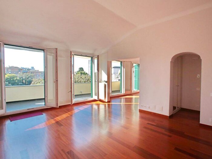 Appartamento con 5 locali in affitto in Via San Giacomo e Filippo, Centro Città, Genova