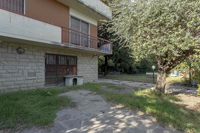 Casa con 8 locali in vendita in Via Arrigo Boito, Campi Bisenzio