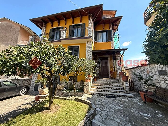 Casa con 11 locali in vendita in Via San Cosma, Cervinara