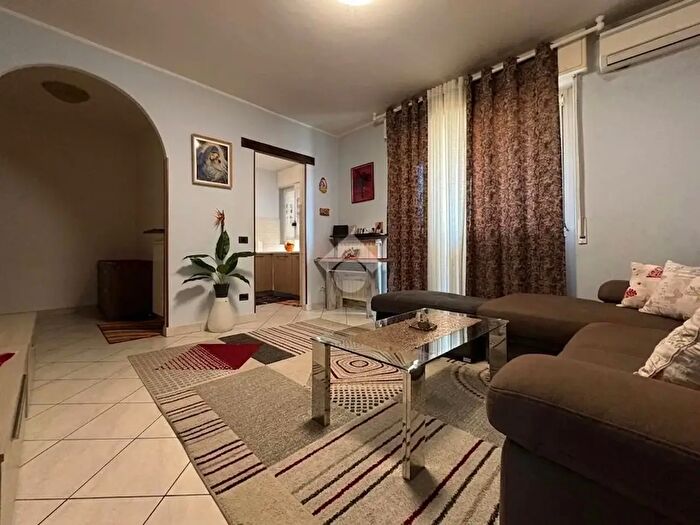 Appartamento trilocale in vendita in Via Padre Reginaldo Giuliani, Legnano