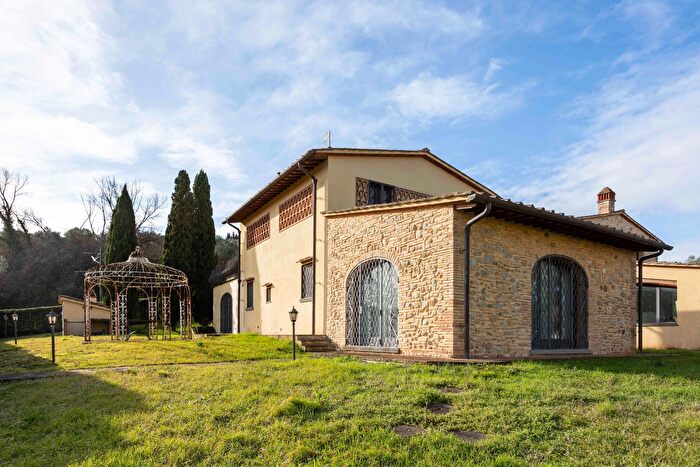 Casa con 15 locali in vendita in Via Ribaldaccio, Montespertoli