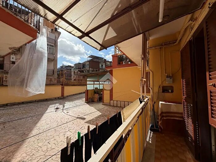 Appartamento trilocale in vendita in Via Roberto Marcolongo, Napoli