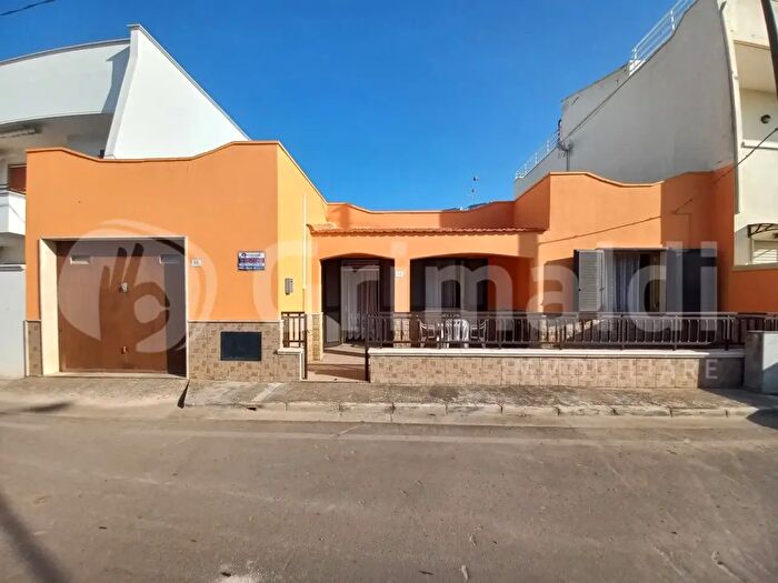 Casa trilocale in vendita in Via Einaudi, Ugento