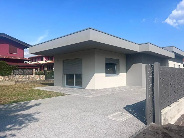 Casa quadrilocale in vendita in Via XXV Aprile, Filago