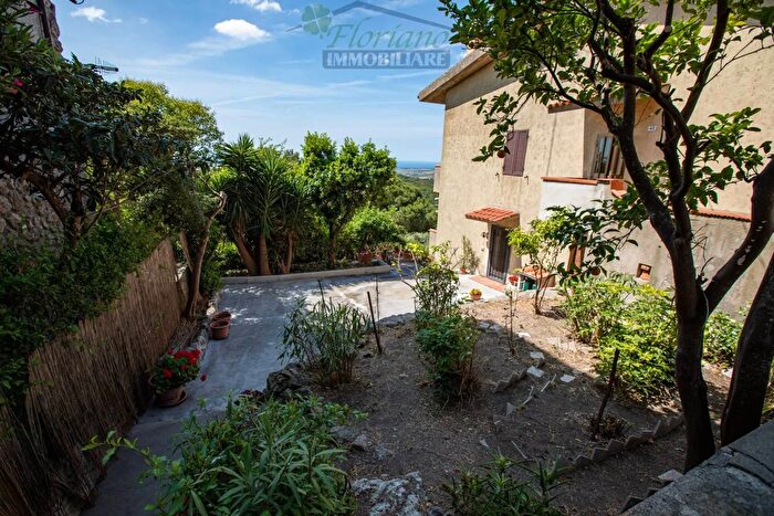 Casa con 7 locali in vendita in Via Circonvallazione, Capalbio