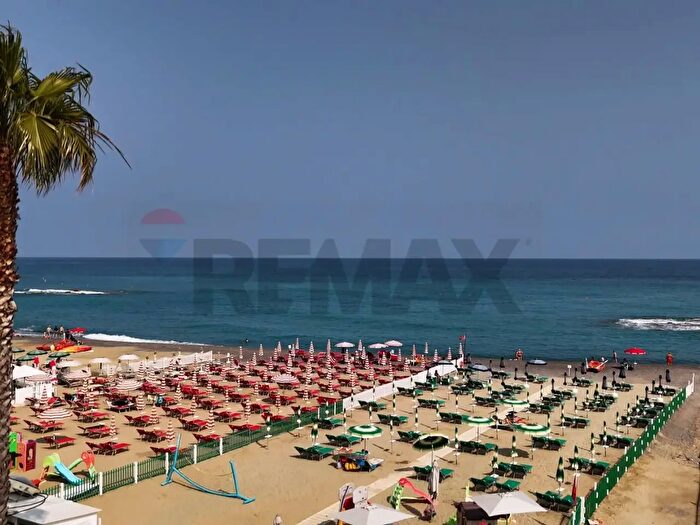 Appartamento trilocale in vendita in Diano Marina
