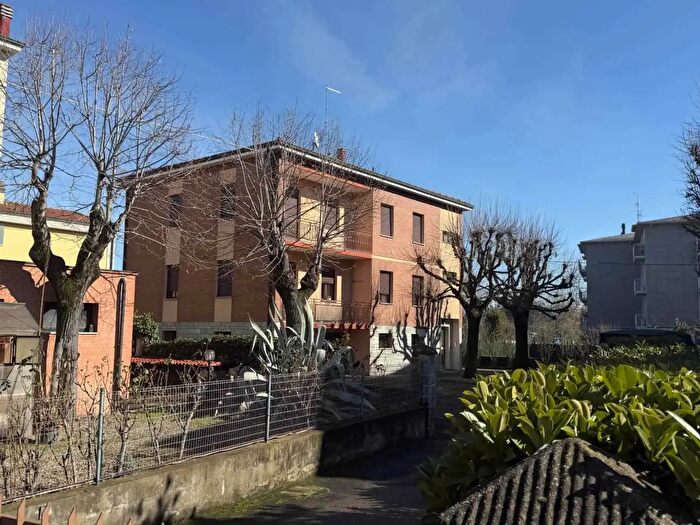Casa con 10 locali in vendita in Modena