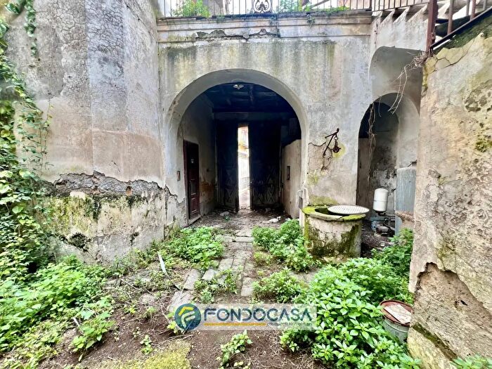 Casa con 10 locali in vendita in Via SantAnna, SantAntimo