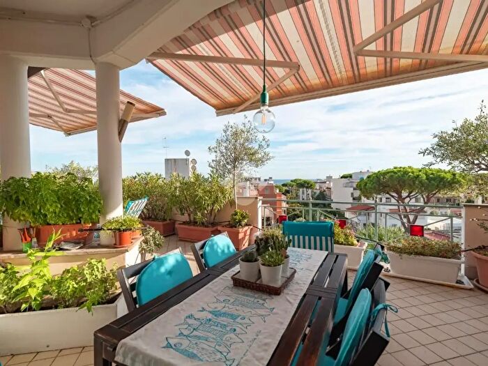 Appartamento quadrilocale in vendita in Via delle Camelie, Santa Marinella