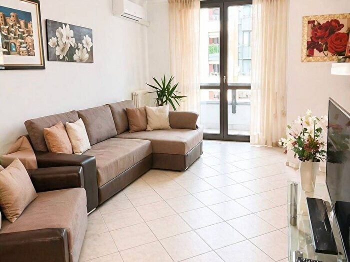 Appartamento bilocale in affitto in Via Carloni, Borghi, Como