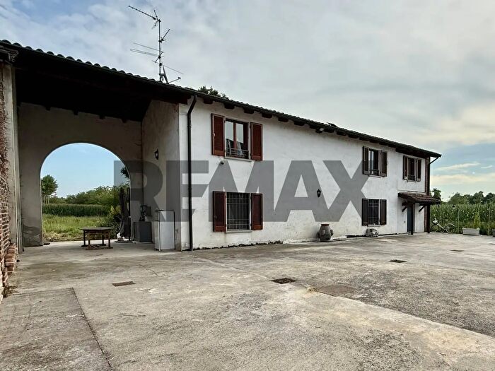 Casa quadrilocale in vendita in Via Dante Alighieri, Cella Dati