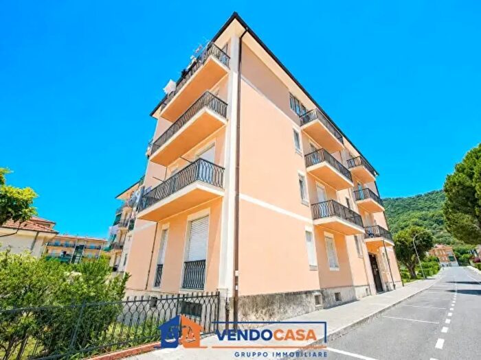Appartamento trilocale in vendita in Viale Alessandria, Finale Ligure