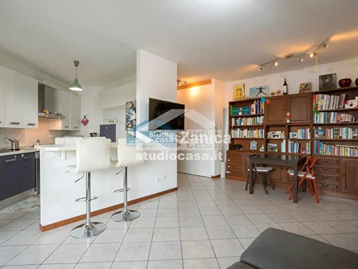 Appartamento trilocale in vendita in Via San Bernardino, Bergamo