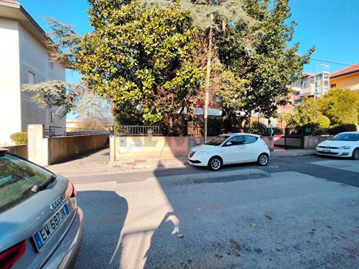 Appartamento con 7 locali in vendita in Via Erasmo Gattamelata, Ragusa