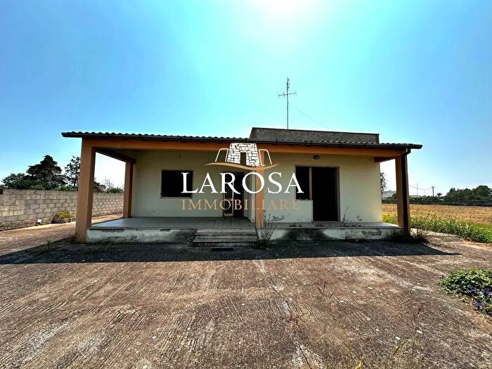 Casa con 6 locali in vendita in Melendugno