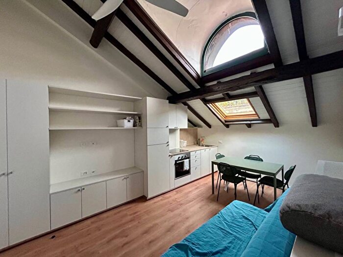 Appartamento bilocale in affitto in Via Bianca di Savoia, Quadronno Crocetta, Milano