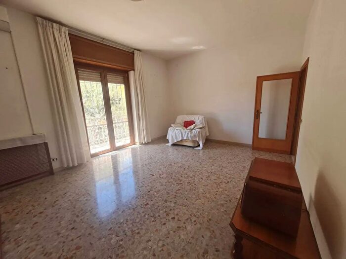 Appartamento con 5 locali in vendita in Via Giuseppe De Nittis, Roma