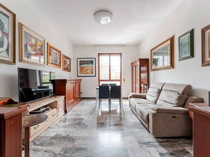 Appartamento trilocale in vendita in Via Luigi Alamanni, Milano