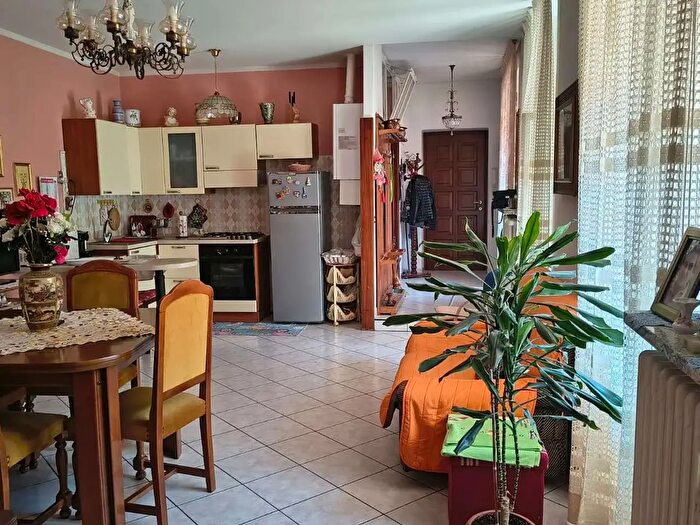 Appartamento quadrilocale in vendita in Corso Garibadi, Borgomanero