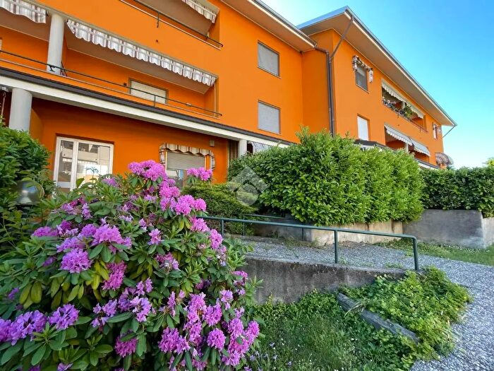 Appartamento trilocale in vendita in Via Fratelli Cantoni, Oleggio