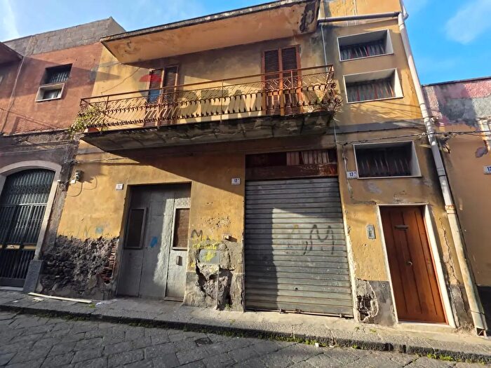 Casa con 5 locali in vendita in Via Vetrano, Catania