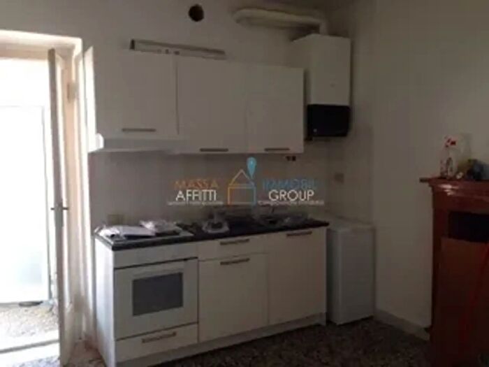 Appartamento trilocale in affitto in Via Olivo, Carrara