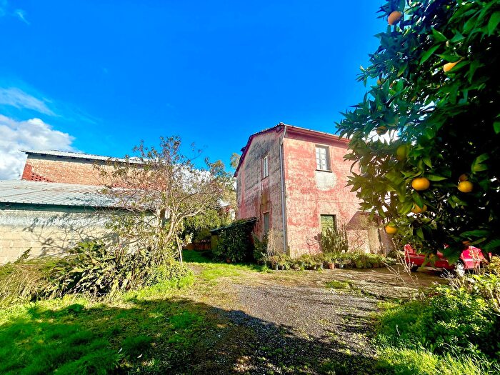 Casa con 10 locali in vendita in Sarzana