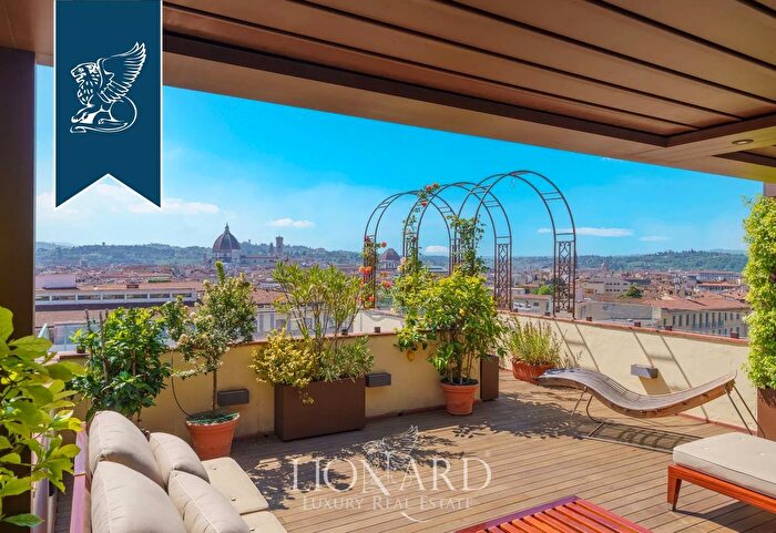 Appartamento con 5 locali in vendita in Firenze