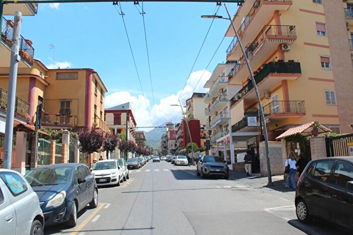 Appartamento quadrilocale in vendita in Via Armando Diaz Portici, Portici