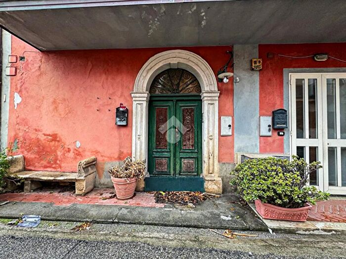 Casa con 6 locali in vendita in Via Annunziata, San Lucido