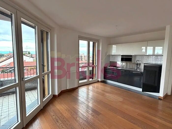 Appartamento trilocale in affitto in Via Girolamo Tiraboschi, Milano