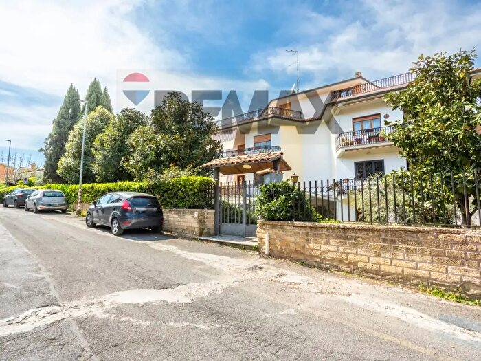 Appartamento con 5 locali in vendita in Via Goffredo Spinedi, Monterotondo