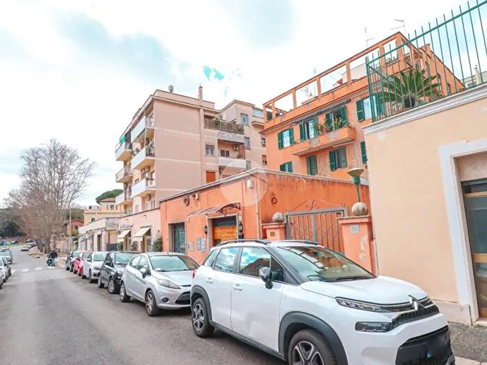 Appartamento quadrilocale in vendita in Via Maria Lorenza Longo, Roma