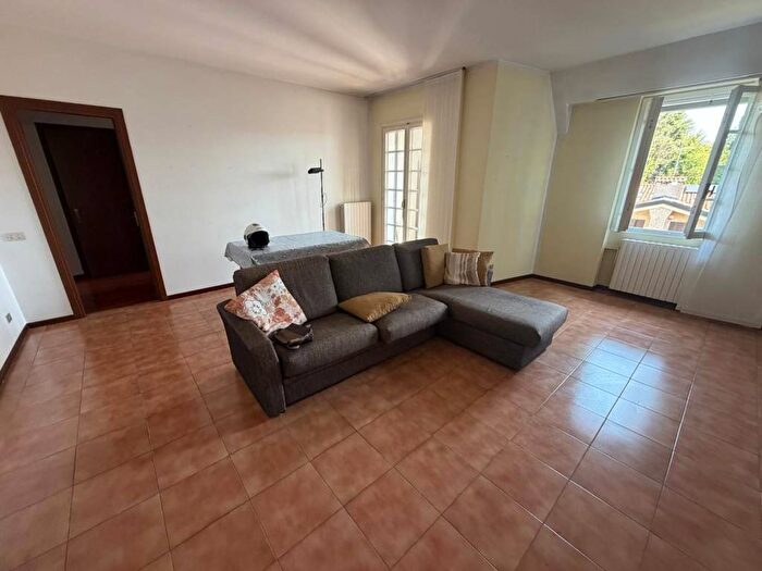 Appartamento trilocale in affitto in Via Niccolò Paganini, Barlassina