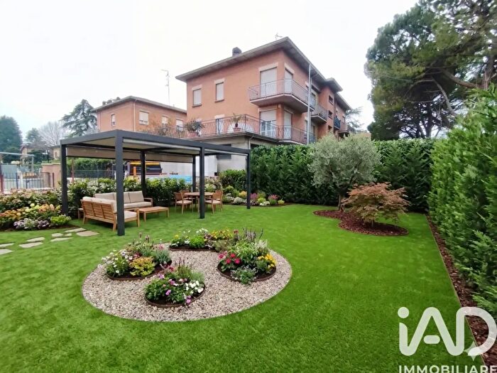 Appartamento con 7 locali in vendita in Via della Canalina, Reggio Emilia