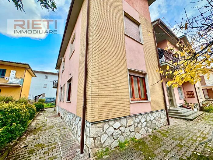 Appartamento trilocale in affitto in Via Undici Giugno, Rieti