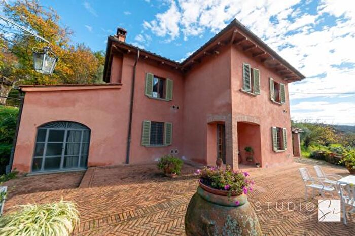 Casa con 6 locali in vendita in Via Villa di Piteccio, Pistoia