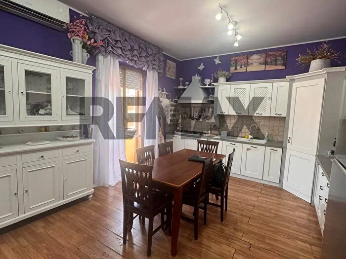 Appartamento con 7 locali in vendita in Via Pietro Novelli, Siracusa