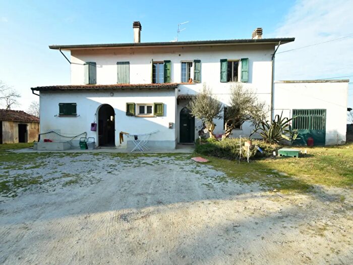 Casa con 6 locali in vendita in Via Emilia Levante, Faenza