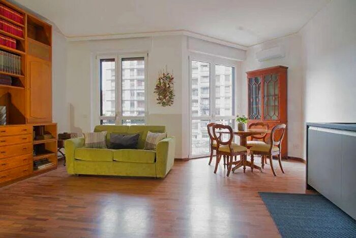 Appartamento trilocale in affitto in Via Copernico a, Milano