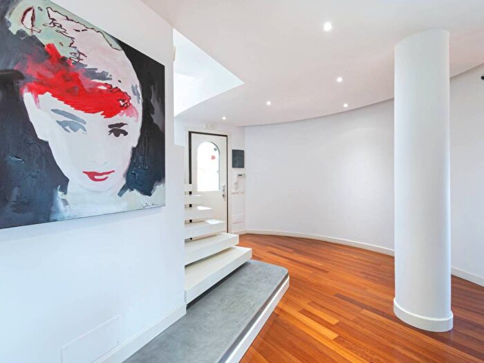 Casa con 6 locali in affitto in Via Teognide, Axa, Roma