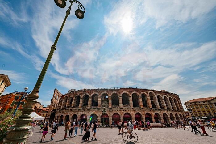 Appartamento con 8 locali in vendita in Corso Porta Borsari, Verona