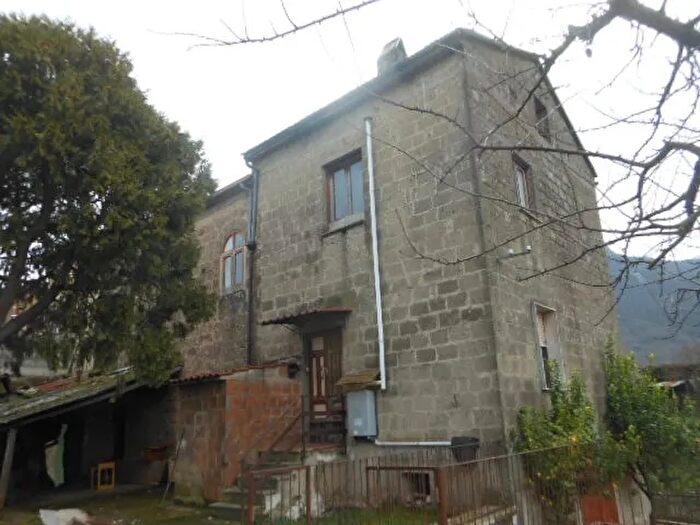 Casa con 8 locali in vendita in Roccaromana