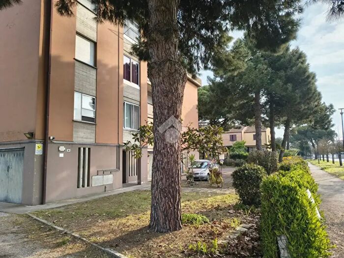 Appartamento con 5 locali in vendita in Via Mentana, Comacchio