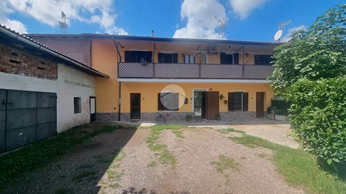 Appartamento quadrilocale in vendita in Via della Pergola, Busto Arsizio