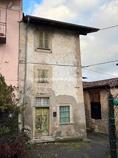 Casa con 7 locali in vendita in Via Monterosso, San Giovanni Bianco