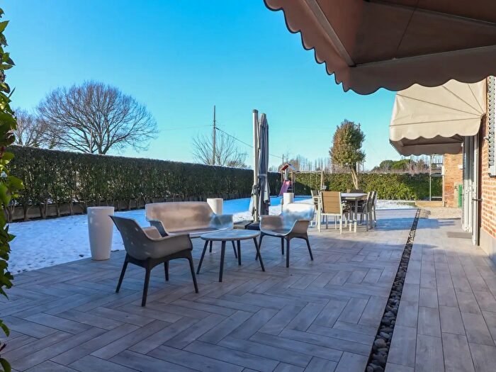 Appartamento quadrilocale in vendita in Via Nuova, Argelato