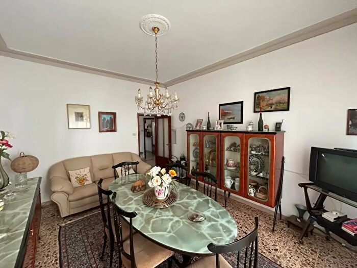 Appartamento con 7 locali in vendita in XIV Maggio, Siena