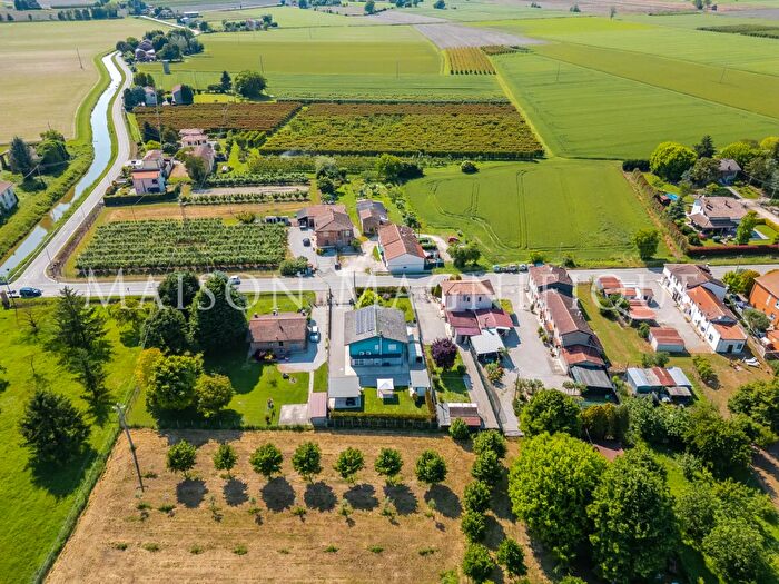 Casa con 5 locali in vendita in Via Bassa, Ferrara