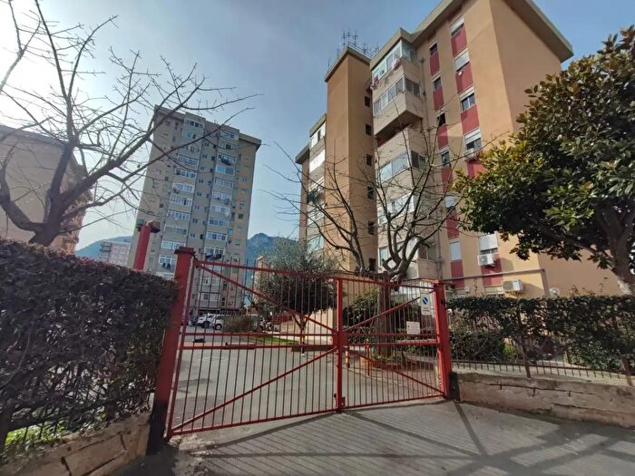 Appartamento con 5 locali in vendita in Via del Castoro, Palermo